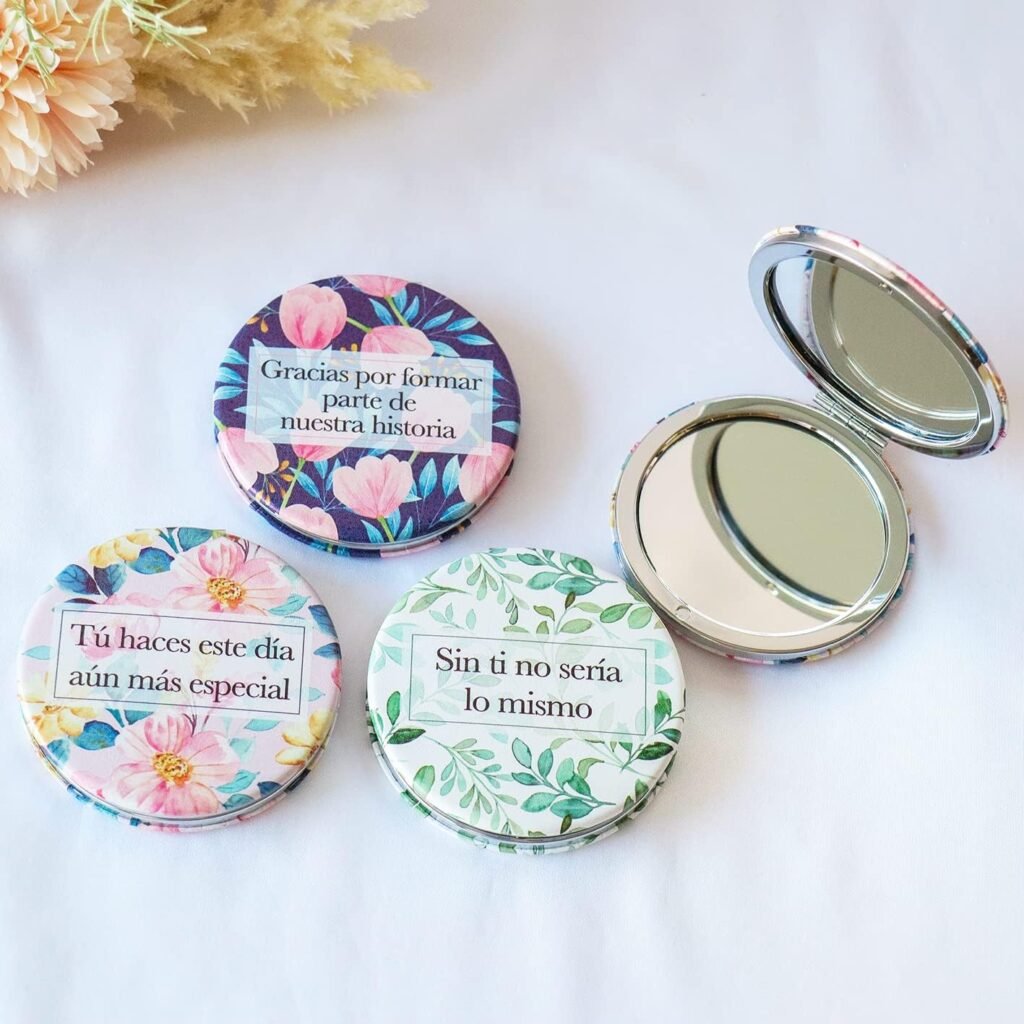 Espejos de bolsillo con diseños florales para regalar a las invitadas de tu boda.