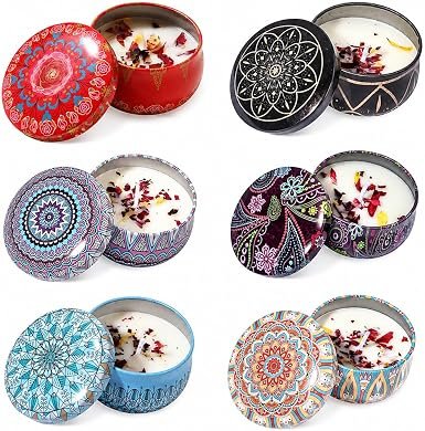 Velas aromáticas de soja en latas decoradas para recuerdos de invitados de boda.